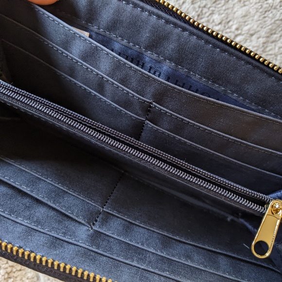 Tommy Hilfiger Color Block Women's wallet zip closure card holder - Picture 4 of 6